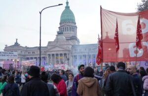 Una multitud marchó al Congreso por los jubilados, el Garrahan y “Ni una menos”