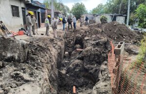 La Municipalidad instala nuevas cloacas en Ampliación El Carmen. VIDEO/FOTOS