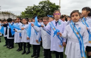 Más de 600 estudiantes de la ciudad prometieron lealtad a la Bandera