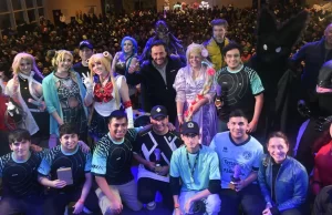 El Gobernador compartió con más de tres mil jóvenes la última edición de Dimensión Cómics. VIDEO/FOTOS
