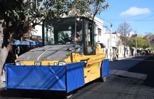 Mejoras viales: se ejecutaron tareas de repavimentación en la calle Alsina. VIDEO/FOTOS