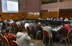 El Gobierno mejoró la oferta salarial para el segundo semestre y la negociación sigue abierta. VIDEO/FOTOS