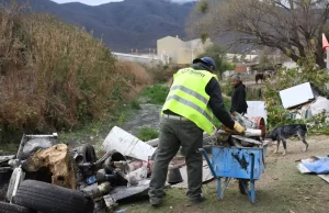 La Municipalidad realiza tareas de limpieza en el canal Tinkunaku. VIDEO