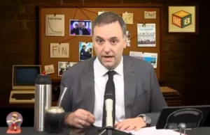 Adorni lanzó en streaming la versión libertaria de «6,7,8»