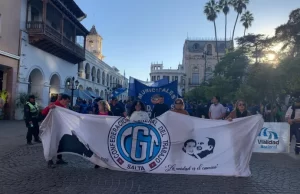 Sindicatos salteños marcharon en defensa de los trabajadores: “basta de la motosierra de Milei”