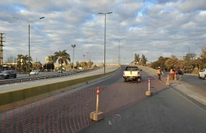 Con nuevos desvíos, vuelve a habilitarse el tránsito en Ex Combatientes. VIDEO/FOTOS