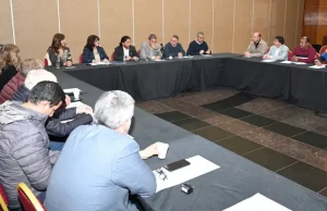 Sáenz encabezó la Mesa Multisectorial para fortalecer la salud pública y llevar especialistas al interior salteño. VIDEOS/FOTOS