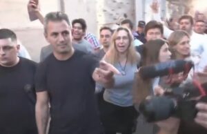 Elecciones en Corrientes: Karina Milei y Martín Menem cerraron la campaña con incidentes en la caravana