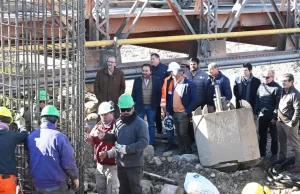 Inició la construcción del primer puente sobre río Vaqueros: El Gobernador recorrió las obras. VIDEO/FOTOS