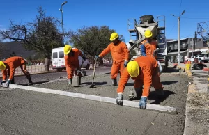 Se repararon las losas de hormigón en la Avda. Reyes Católicos al 1.900. VIDEO/FOTOS