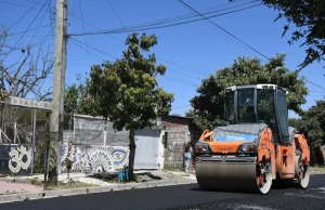 La Municipalidad colocó nuevo pavimento en el barrio El Tribuno. VIDEO/FOTOS