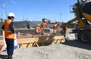 Construyen un paso vehicular sobre el canal pluvial Walter Adet. VIDEO/FOTOS