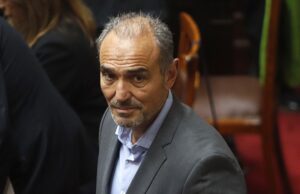 Milei desplazó a Lule Menem y le entregó la campaña de octubre a Santiago Caputo