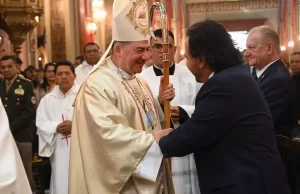 El gobernador Sáenz participó del primer día del Triduo del Milagro. VIDEO/FOTOS