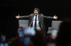 Javier Milei relanza su campaña y presenta su nuevo libro con un show musical
