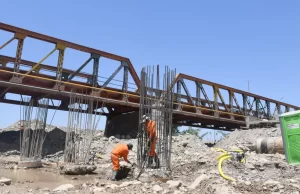 La obra de los nuevos puentes sobre río Vaqueros y la circunvalación avanza a buen ritmo. VIDEO/FOTOS