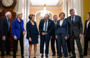 Senadores demócratas le exigen a Trump frenar el auxilio a Milei