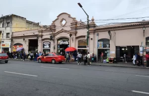 Este martes habrá horarios especiales en todos los mercados municipales. FOTOS
