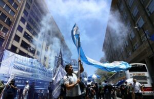 Multitudinarias marchas en todo el país contra la reforma laboral