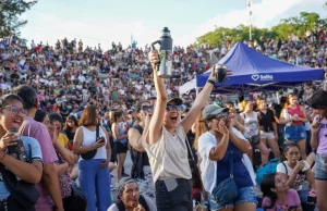 Ciudad: «Arrimate» reunió a 10 mil personas en plaza España. VIDEO/FOTOS