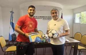 El Gobierno entrega indumentaria deportiva a los equipos del programa Cebollitas