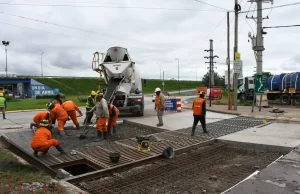 Más seguridad y mejor drenaje: colocaron la nueva reja pluvial en la ruta 51. VIDEO/FOTOS
