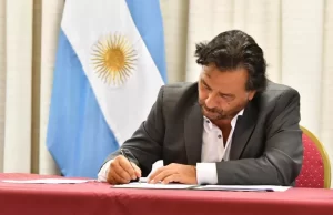 Sáenz firmó el DNU que establece la obligatoriedad de exámenes toxicológicos para funcionarios públicos de los tres poderes del Estado. VIDEO/FOTOS