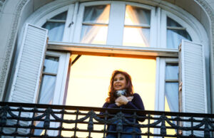 Le dieron el alta a Cristina Kirchner y vuelve a prisión domiciliaria
