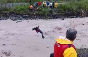 Más de 30 personas fueron rescatadas por crecida de ríos en La Caldera, Vaqueros y Campo Quijano. FOTOS