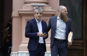 Caída de la recaudación: Caputo analiza postergar la baja de ganancias para 2028