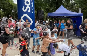 El Carnaval se encendió este domingo en plaza Alvarado. VIDEO/FOTOS