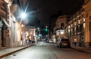 Macrocentro: la Municipalidad inicia un plan para mejorar la iluminación en sectores oscuros. VIDEO/FOTOS