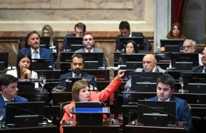 El Gobierno, con apoyo de gobernadores y radicales logró aprobar la reforma laboral en el Senado