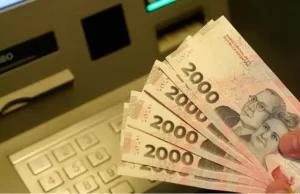 Los salarios perdieron contra la inflación en diciembre, según el INDEC