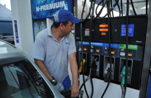 La nafta superó los 2.000 pesos el litro y empuja la inflación por arriba del 3 por ciento mensual