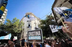 Análisis «7 PM»: los M y los K buscaron «ventajear» en los actos por los 50 años del Golpe