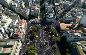 Una multitud colmó Plaza de Mayo a 50 años del Golpe