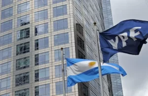 Fallo YPF en EE UU: Cuatro gobiernos, siete procuradores y dos estudios internacionales intervinieron en el caso