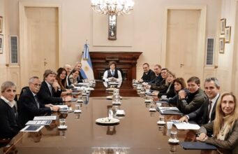 Salariazo en el Gobierno: el sueldo de ministros y secretarios aumentó 123 por ciento