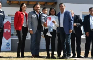 Con fondos provinciales, Sáenz entregó 40 viviendas en Moldes y reactivó una obra paralizada. VIDEO/FOTOS