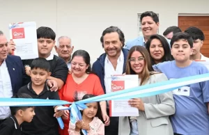 En Apolinario Saravia, el Gobernador encabezó la entrega de 40 viviendas reactivadas con fondos provinciales. VIDEO/FOTOS