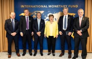 Caputo dijo que la jefa del FMI está «superimpresionada» por los logros argentinos