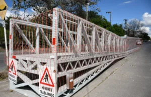 Habrá un corte por 30 días en Av. Yrigoyen por la instalación de un puente peatonal. VIDEO/FOTOS