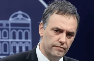 Encuesta: Adorni ya tiene una imagen negativa del 66% y el 70,4 % piensa que debería renunciar