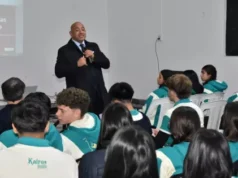 Estudiantes de Vaqueros participaron de una jornada de educación financiera. VIDEO/FOTOS