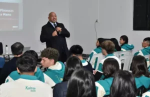 Estudiantes de Vaqueros participaron de una jornada de educación financiera. VIDEO/FOTOS