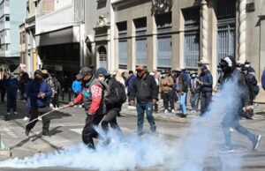 Bolivia: siguen los graves enfrentamientos entre manifestantes y policías en La Paz
