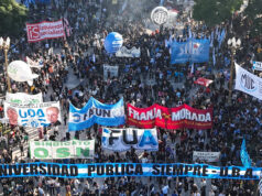 Marcha universitaria: masiva movilización en todo el país con críticas al Gobierno, que tildó de “opositor” al acto