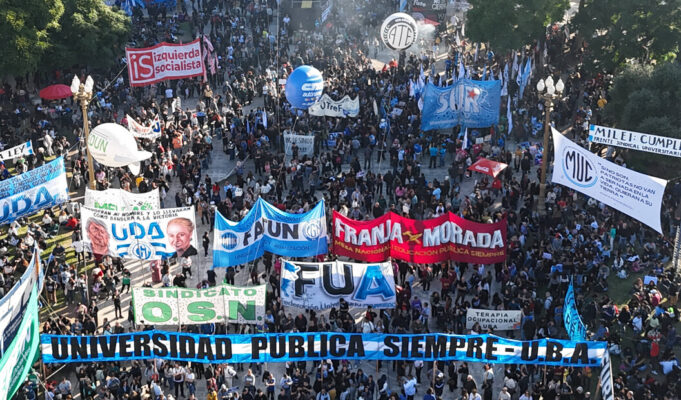 Marcha universitaria: masiva movilización en todo el país con críticas al Gobierno, que tildó de “opositor” al acto