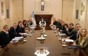 Javier Milei reunió al Gabinete y volvió a mostrar un fuerte respaldo a Manuel Adorni
